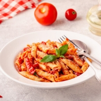 TAVUKLU ACI SOSLU KREMALI PENNE