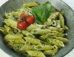 PESTO SOSLU KREMALI PENNE
